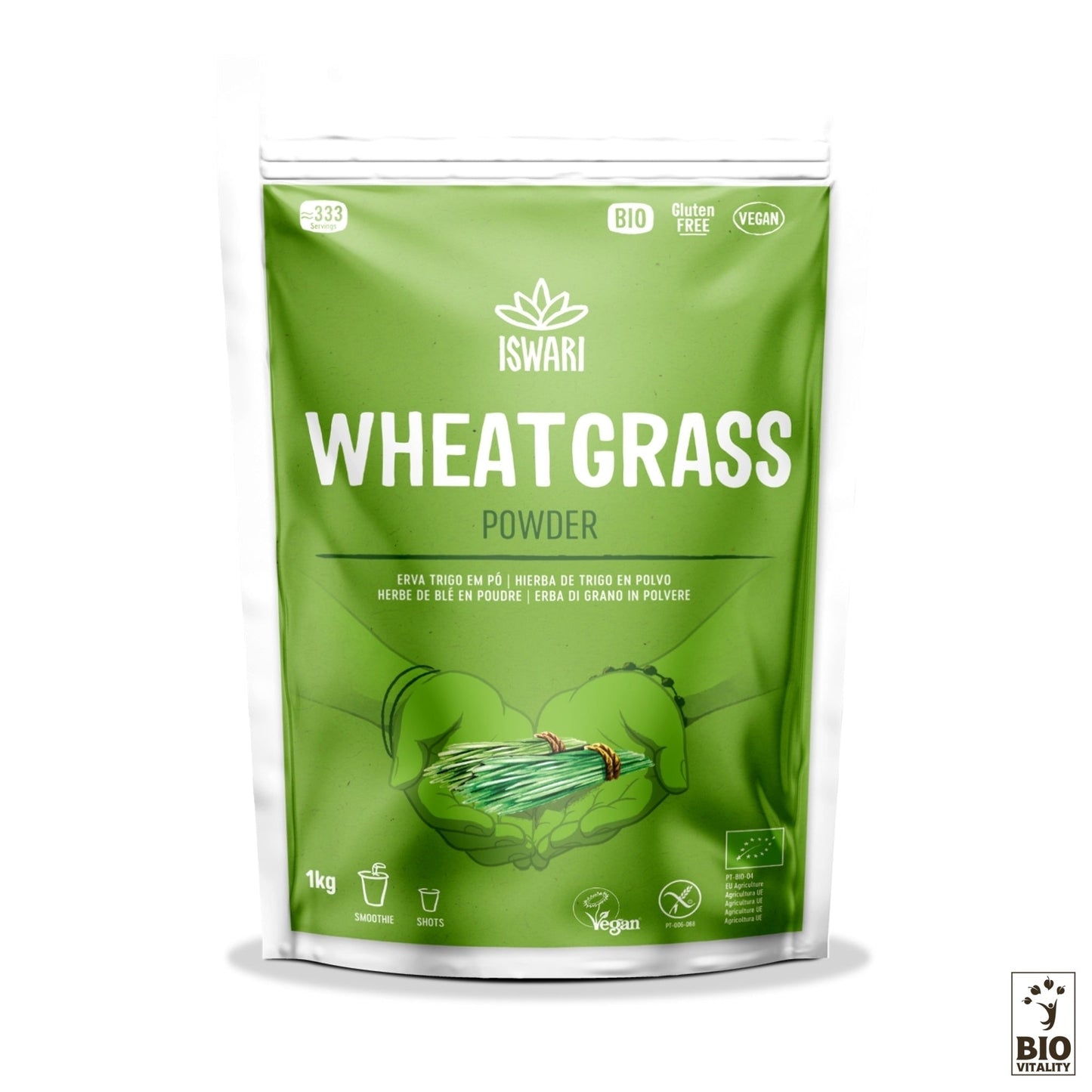 Lemballage vert et blanc de lHerbe de Blé en Poudre Bio dISWARI met en valeur ses caractéristiques végétaliennes, sans gluten et biologiques. Une image de mains tenant de lherbe souligne ses propriétés détoxifiantes, avec diverses certifications en bas.