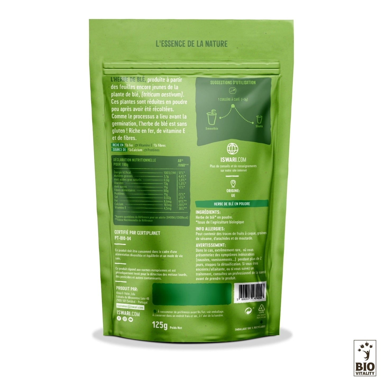 Le dos de lHerbe de Blé en Poudre Bio dISWARI, dans un emballage vert, détaille son utilisation, ses ingrédients et ses certifications en français. Il comprend un tableau et le logo Bio Vitality en bas à droite, mettant laccent sur « lherbe de blé » comme un superaliment détoxifiant.