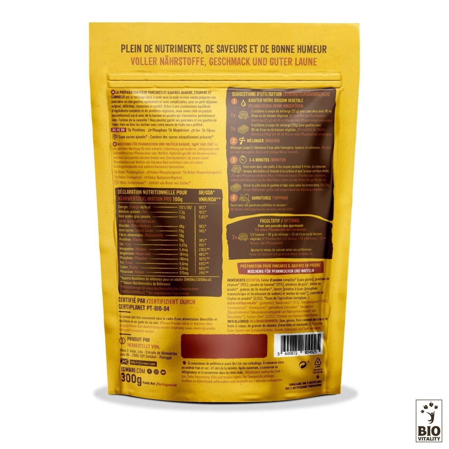 Vue arrière du mélange pour crêpes et gaufres ISWARI 300 g - Banane, Chanvre et Cannelle Bio, montrant les informations nutritionnelles et les instructions en français et en allemand sur un fond jaune-brun. Étiquette Bio Vitality en bas à droite ; idéal pour un petit déjeuner nutritif.