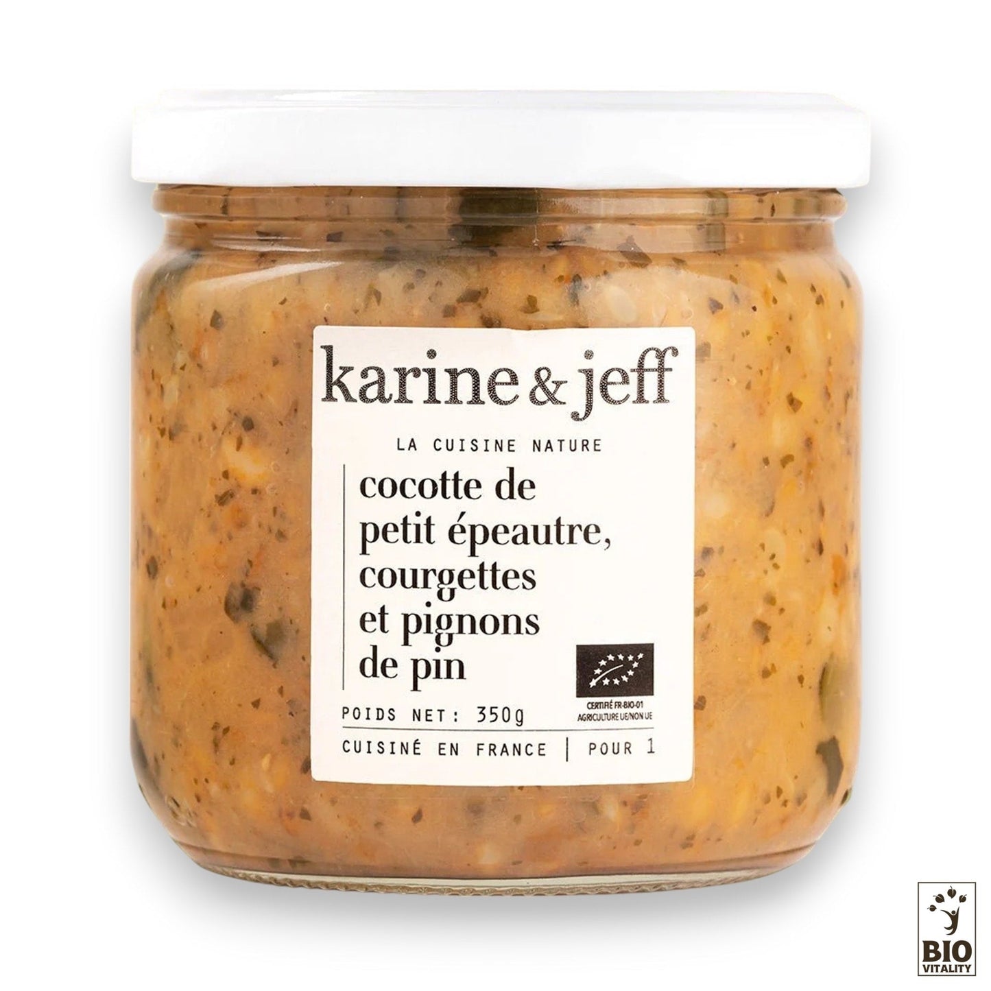 Un pot de 350g de Cocotte de Petit Epeautre Courgettes et Pignons de Pin Bio bio de KARINE & JEFF en étiquette blanche offre la qualité Plats Cuisinés à chaque bouchée.