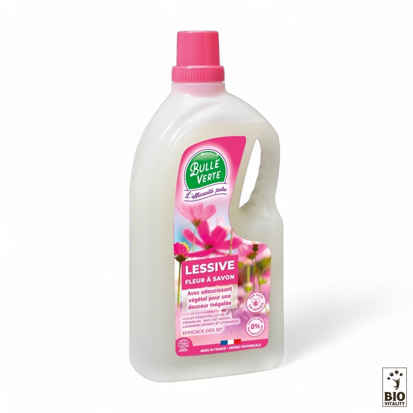 Le Lessive Liquide 2 en 1 Fleur à Savon - 3L de BULLE VERTE présente un capuchon rose et une étiquette florale avec le logo Bio Vétabilité. Infusé aux huiles essentielles, il ajoute une touche naturelle à votre linge.