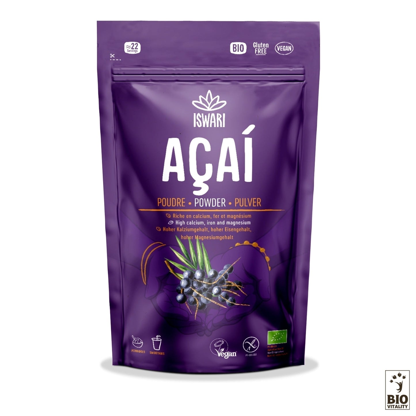Un sachet violet étiqueté « ISWARI Açaï en Poudre Bio » présente des illustrations éclatantes de baies daçaí, mettant en valeur ses qualités biologiques, végétaliennes et sans gluten. Ce superaliment est riche en antioxydants.