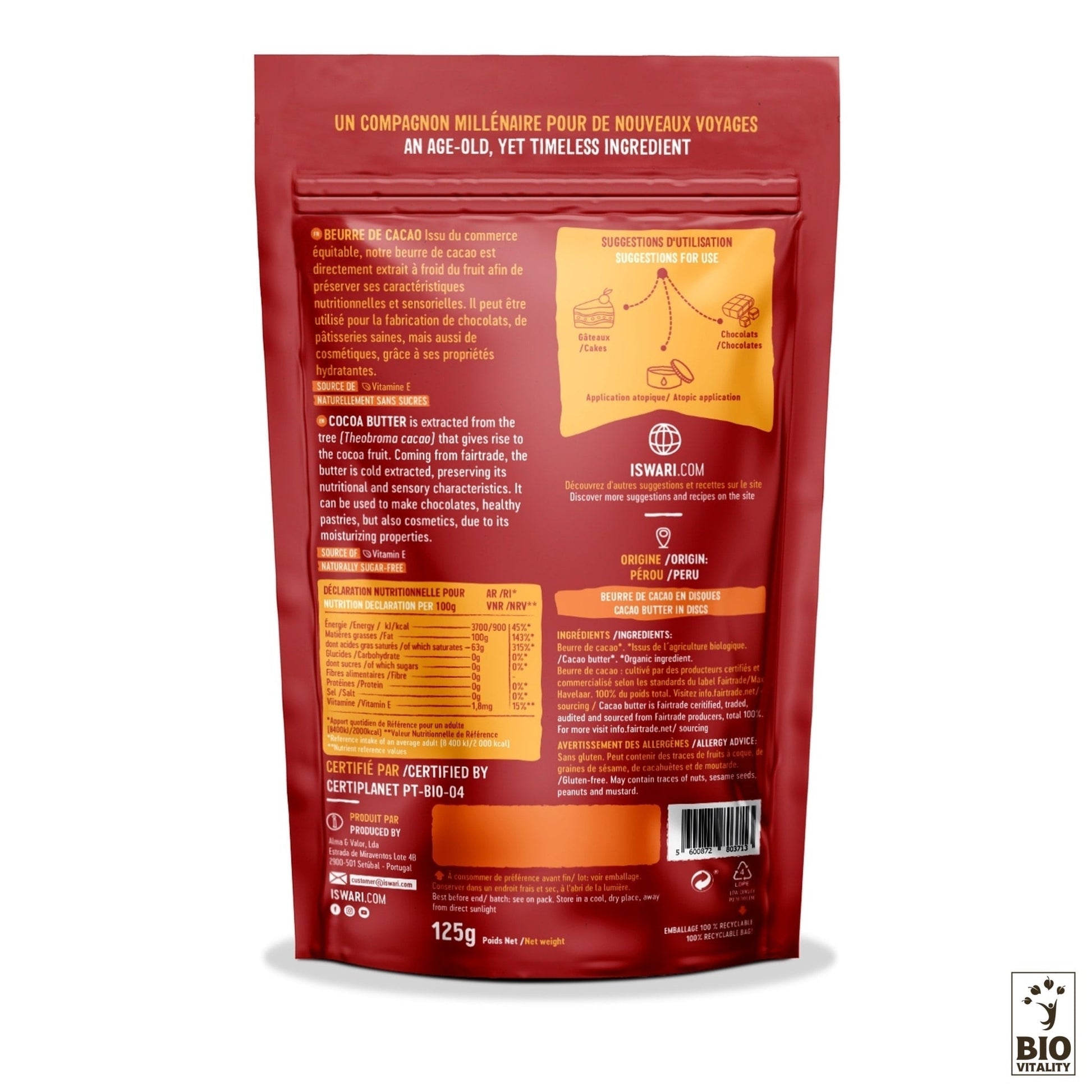 Vue arrière dun emballage rouge de Beurre de Cacao cru Fairtrade Bio ISWARI, avec texte en anglais et en français. Affiche des informations nutritionnelles, des conseils dutilisation et une marque de certification de commerce équitable dans le coin inférieur droit.