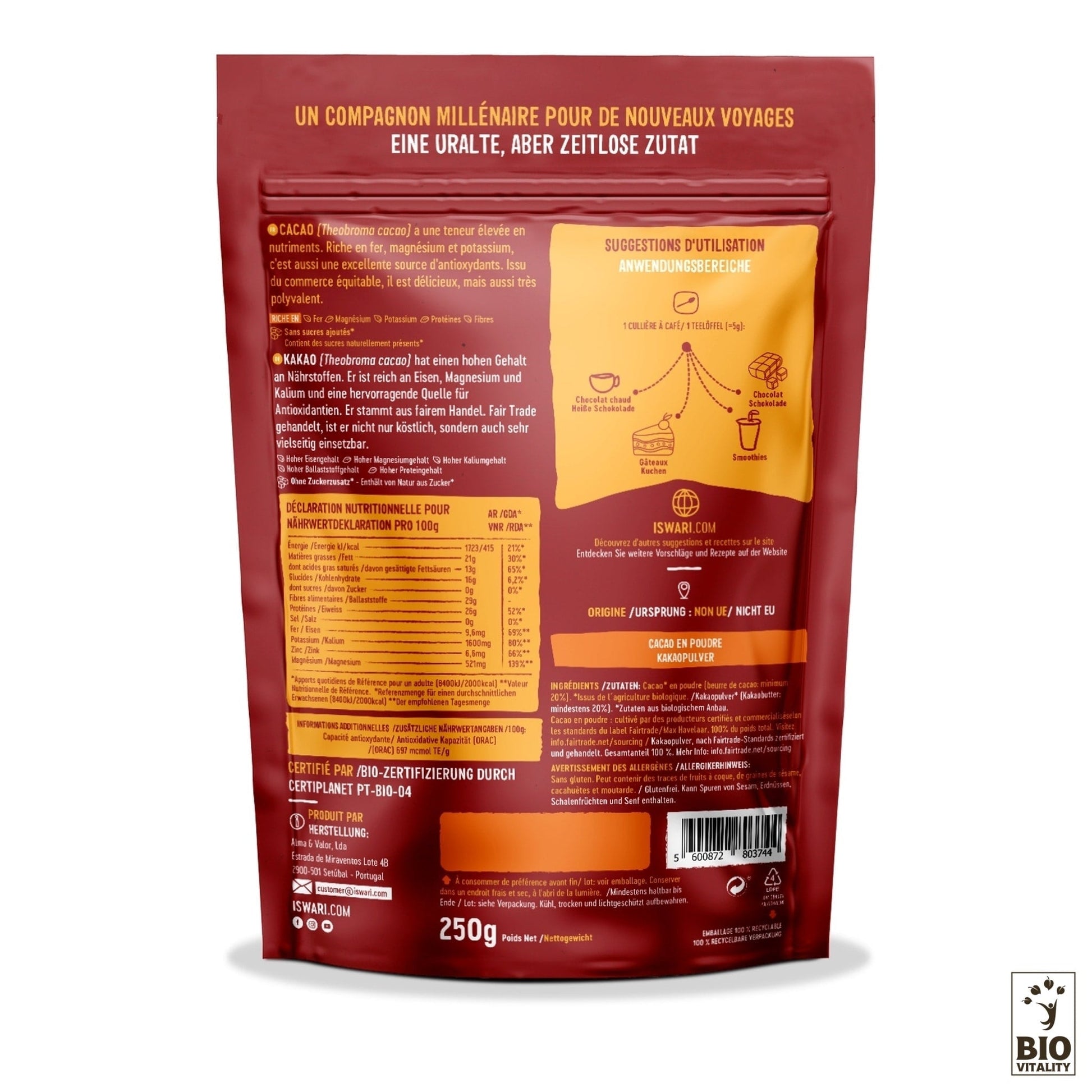 Lemballage du cacao cru en poudre Fairtrade Bio dIswari contient des informations nutritionnelles, des conseils dutilisation, des codes-barres et des logos de certification. Mettant laccent sur le cacao Criollo et la maca comme ingrédients clés, il est issu de sources éthiques conformément aux principes du commerce équitable.