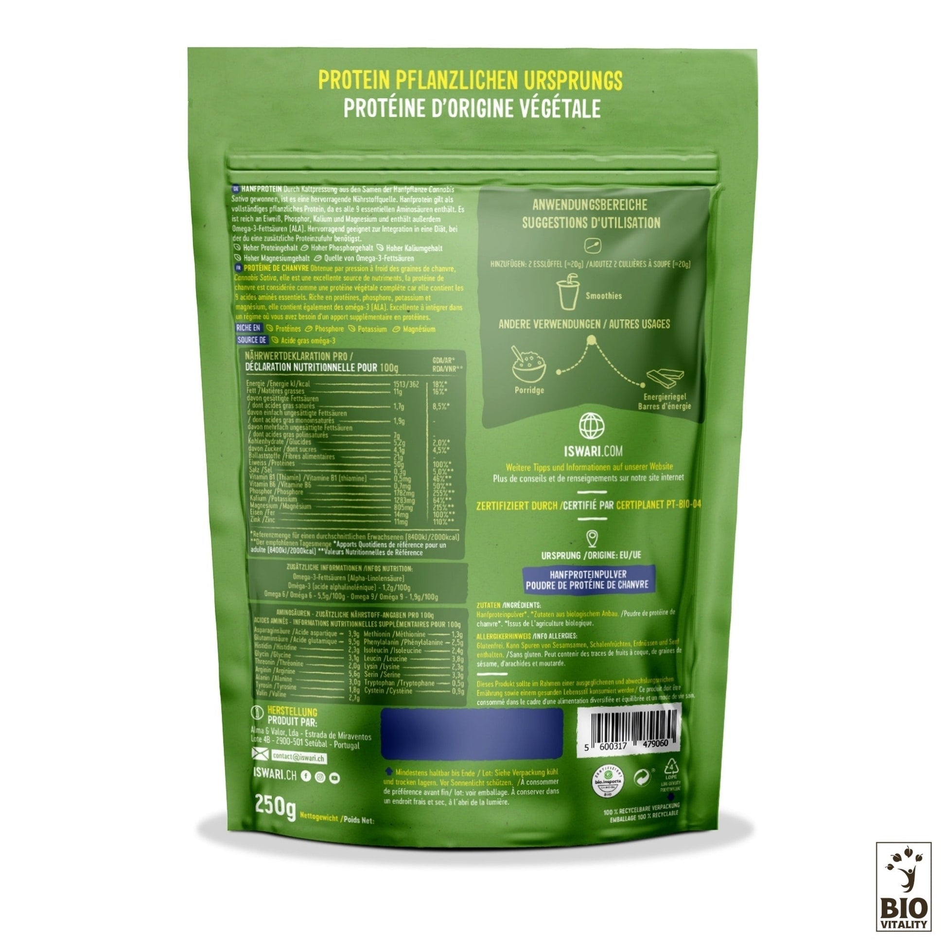 Le dos dun emballage vert Iswari Protéine de Chanvre en Poudre Bio affiche des informations nutritionnelles multilingues, des ingrédients et des instructions dutilisation. Il présente des logos Bio Vitalité et de certification, soulignant sa source en tant que nutrition végétale.