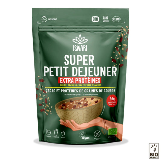Le Super Petit Déjeuner Extra Protein Bio - 360g dISWARI dans son emballage vert contient du cacao et des graines de citrouille. Il est biologique, végétalien, sans gluten et contient 24 g de protéines biologiques par portion.
