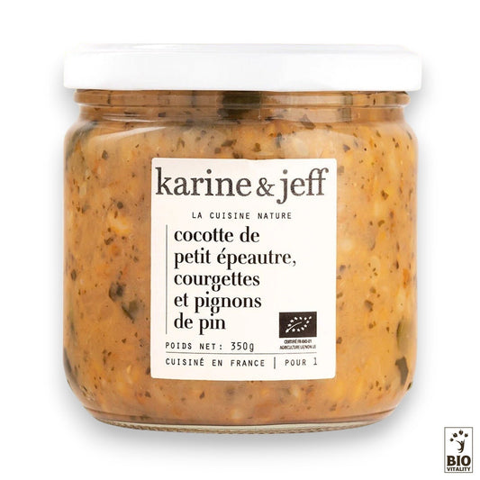 Un pot de 350g de Cocotte de Petit Epeautre Courgettes et Pignons de Pin Bio bio de KARINE & JEFF en étiquette blanche offre la qualité Plats Cuisinés à chaque bouchée.