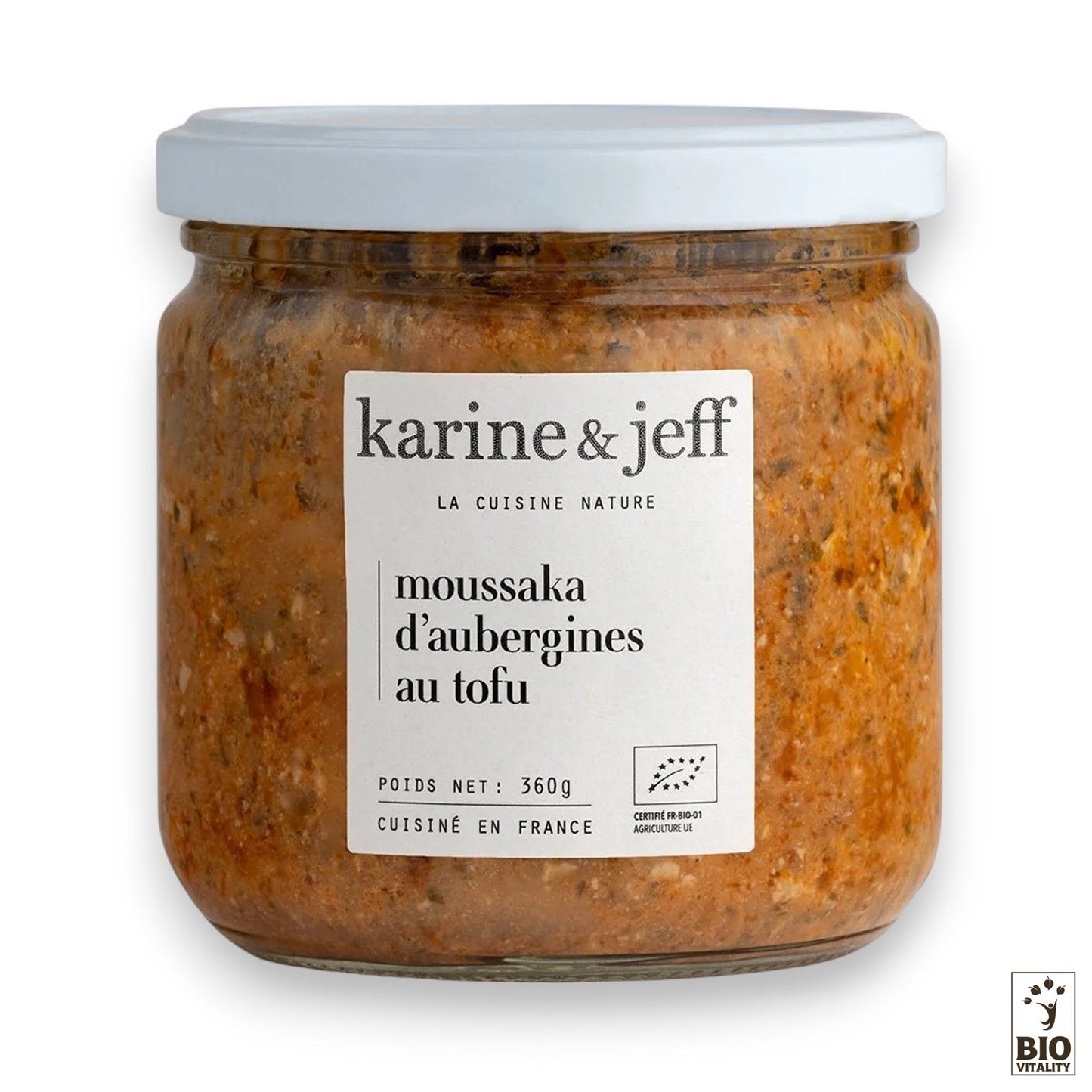 Un pot de 360g étiqueté KARINE & JEFF contient de la Moussaka daubergines au Tofu Bio avec un logo de certification BIO en bas à droite, mettant en valeur une cuisine végétale exquise.